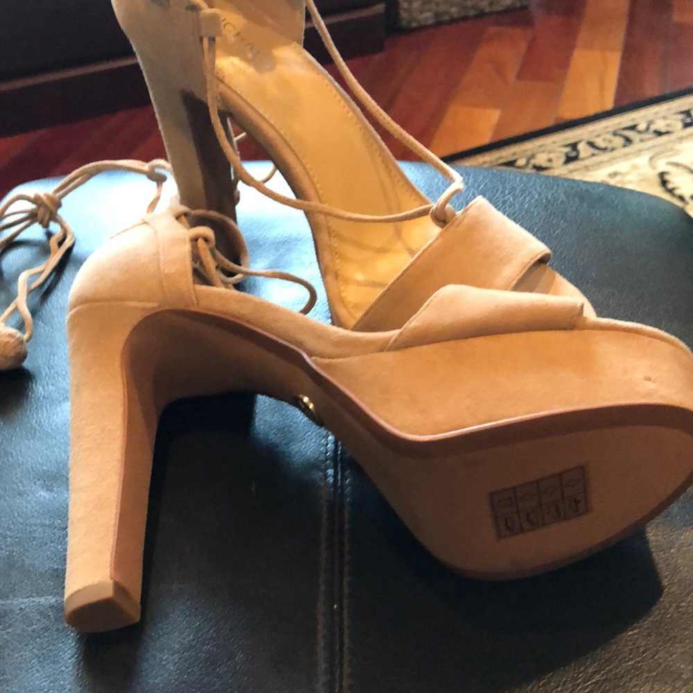 Heels - Picture 2 of 3